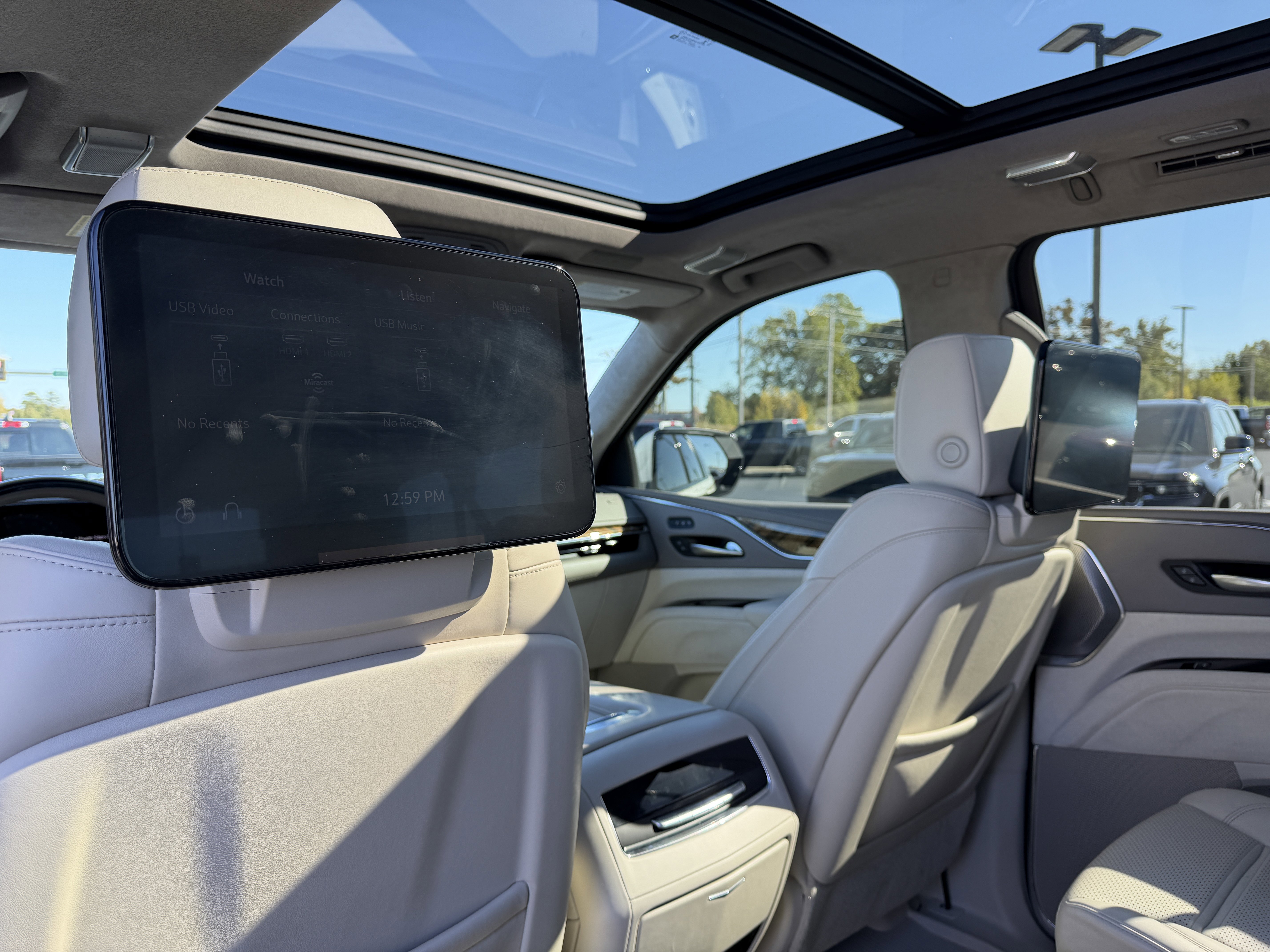 Used 2021 Cadillac Escalade ESV Sport Platinum image 17