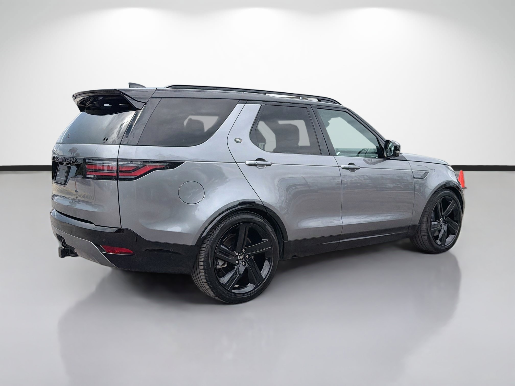 Certified 2025 Land Rover Discovery Dynamic SE AWD/4WD image 5