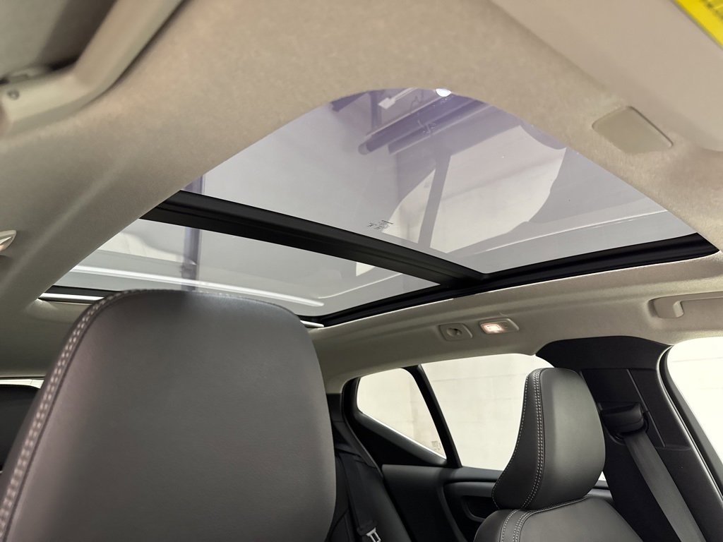 Used 2025 Volvo XC40 B5 Core image 36