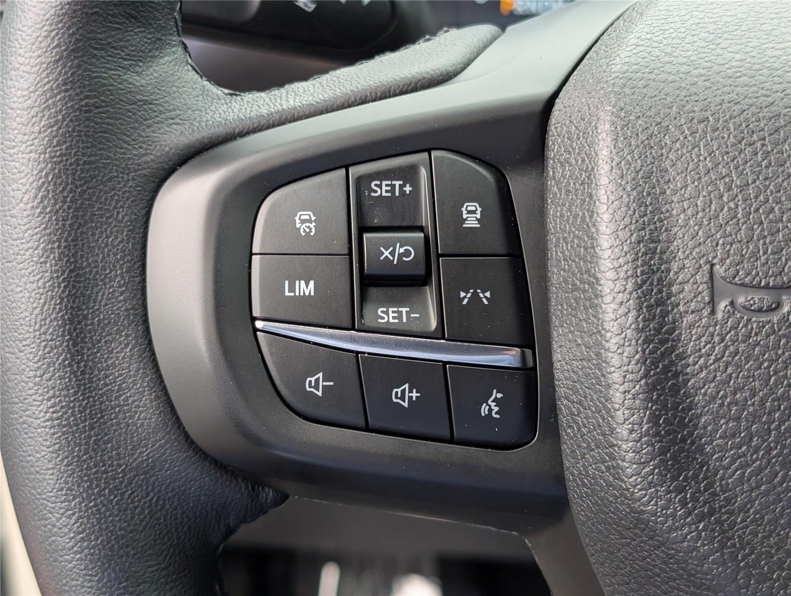 Used 2025 Ford Ranger Lariat w/ FX4 Off-Road Package AWD/4WD image 22