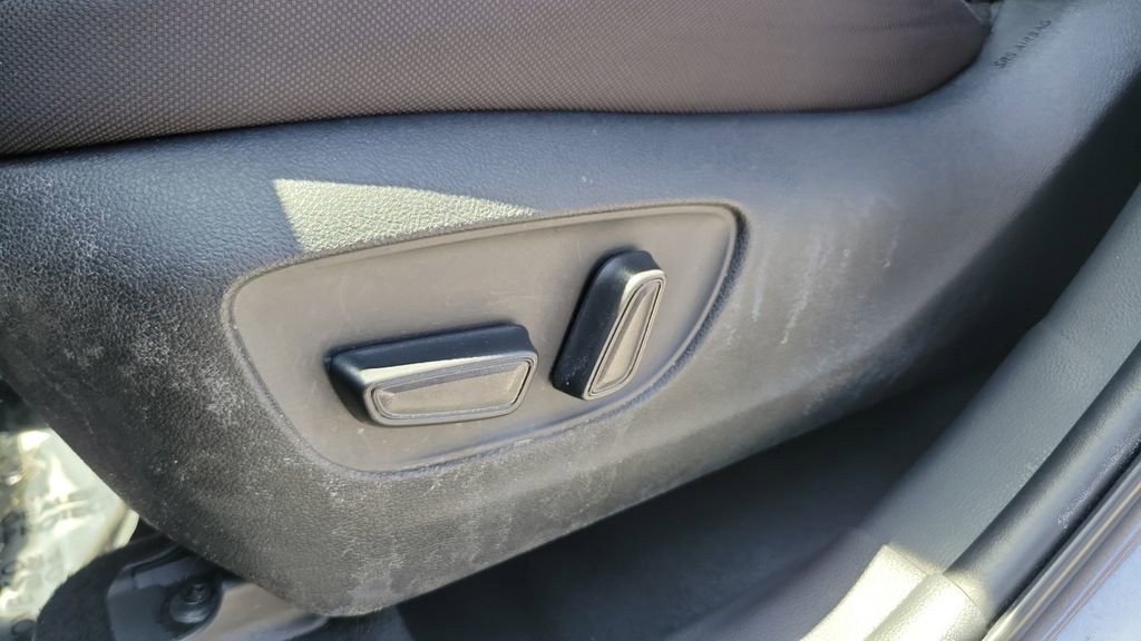 Used 2023 Toyota Highlander LE image 16