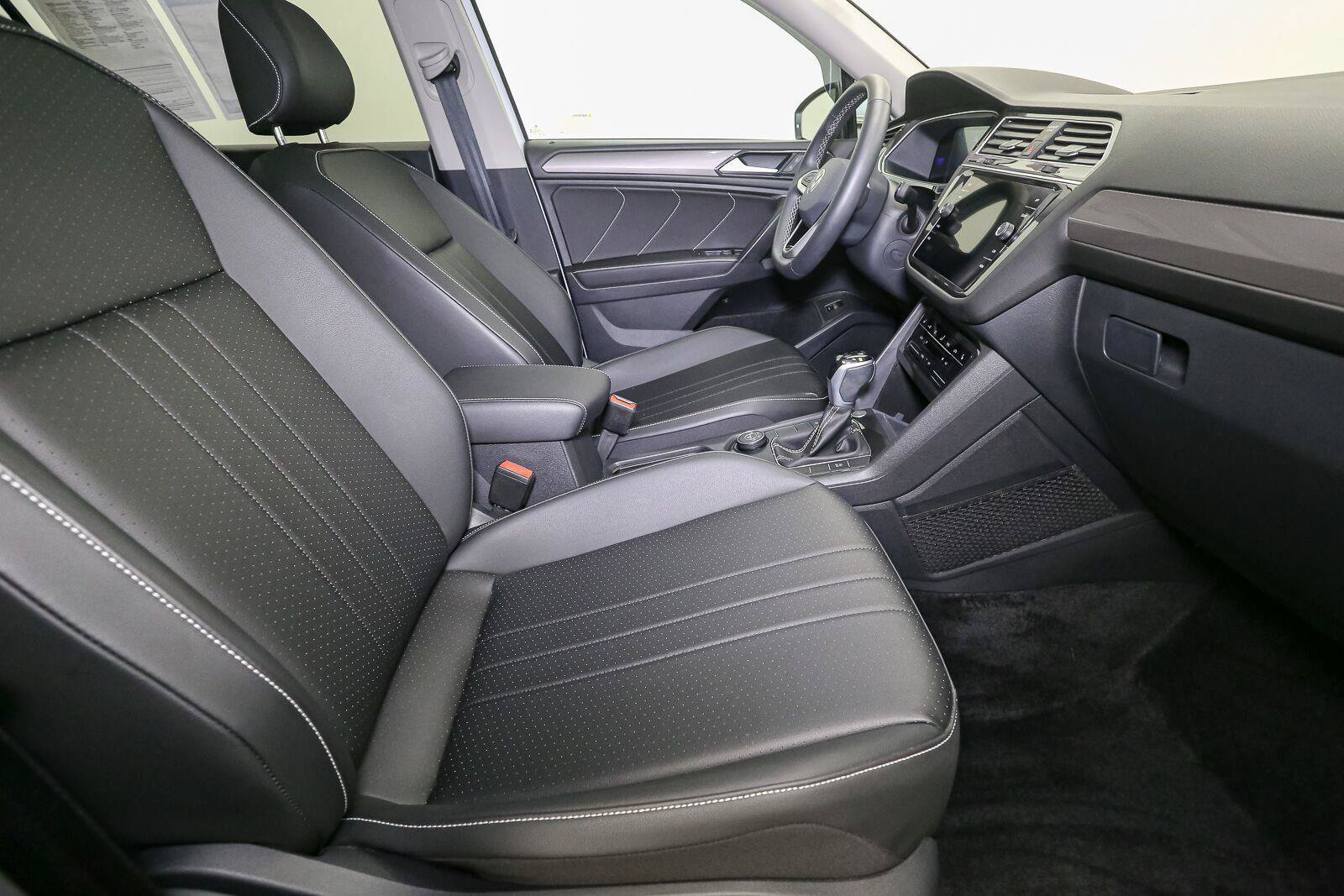 Certified 2024 Volkswagen Tiguan SE AWD/4WD image 21