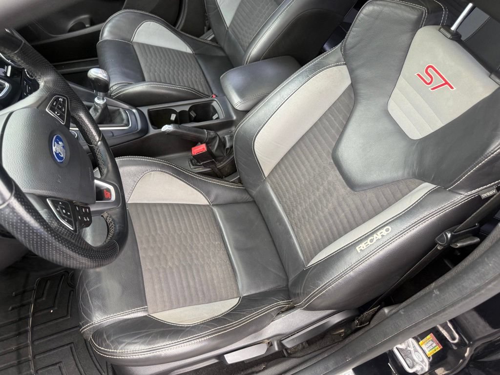 Used 2017 Ford Focus ST w/ Equipment Group 401A FWD image 13