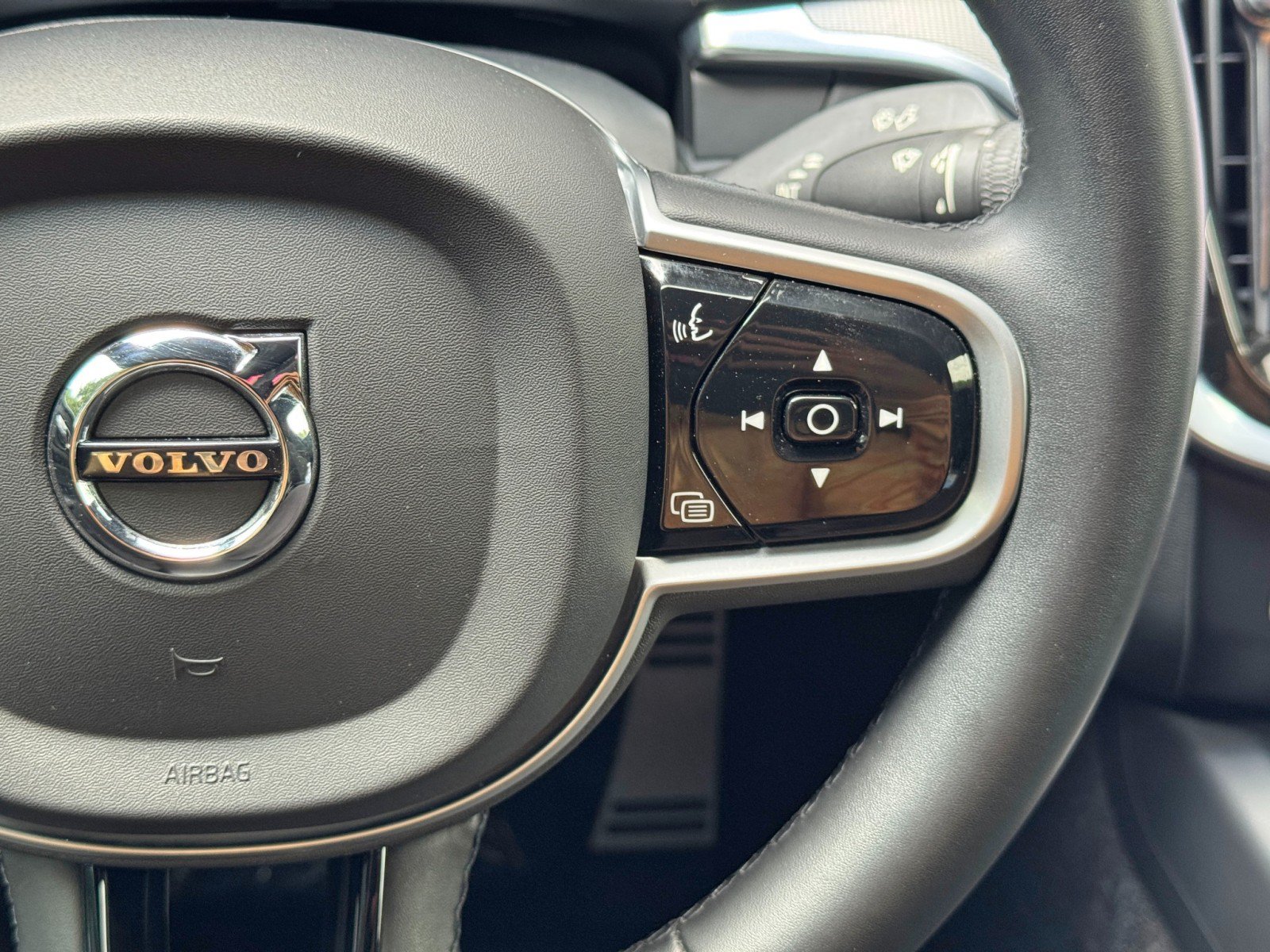 Used 2022 Volvo S60 B5 R-Design w/ Climate Package FWD image 21