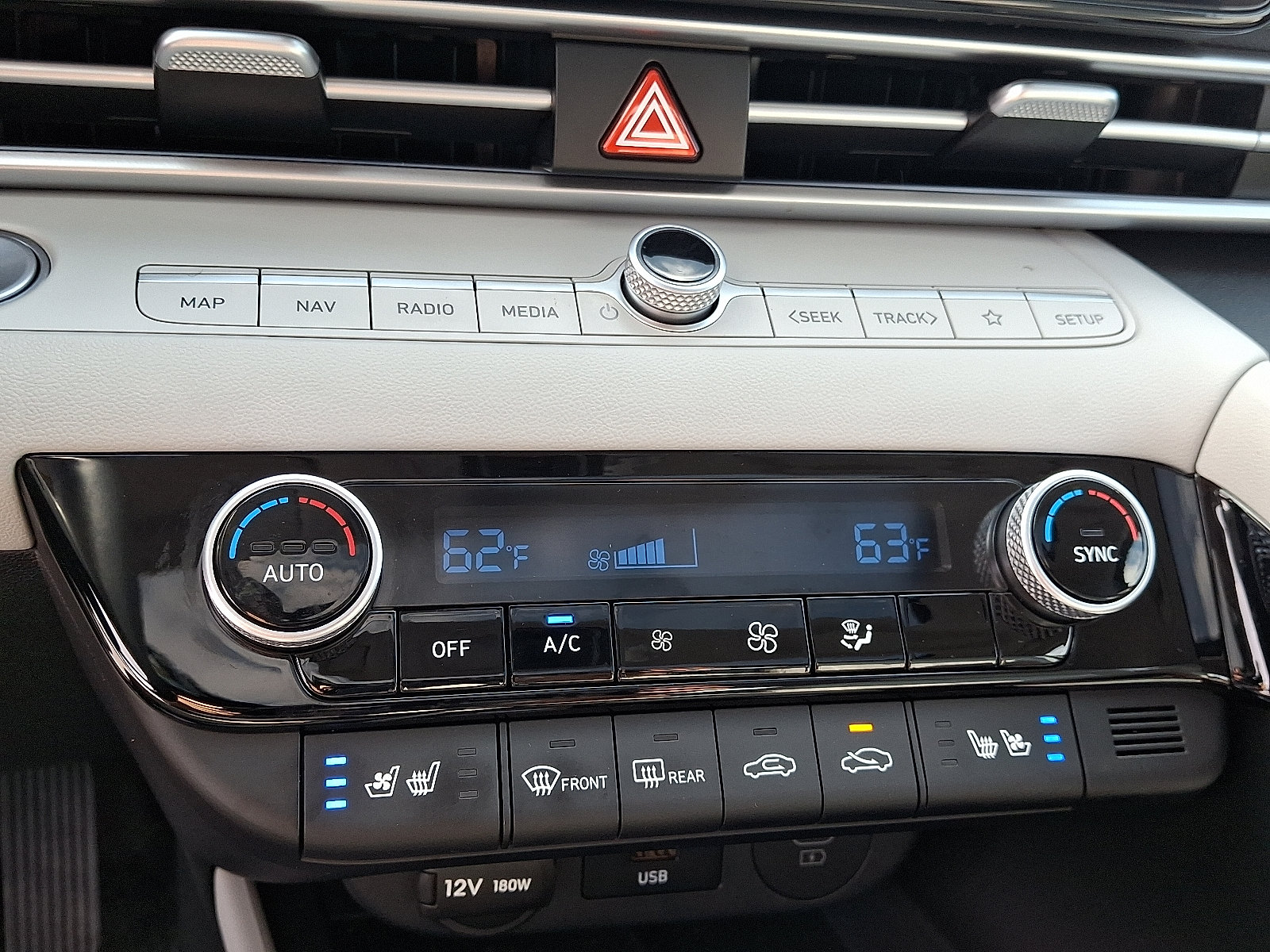 Used 2025 Hyundai Elantra Limited FWD image 16