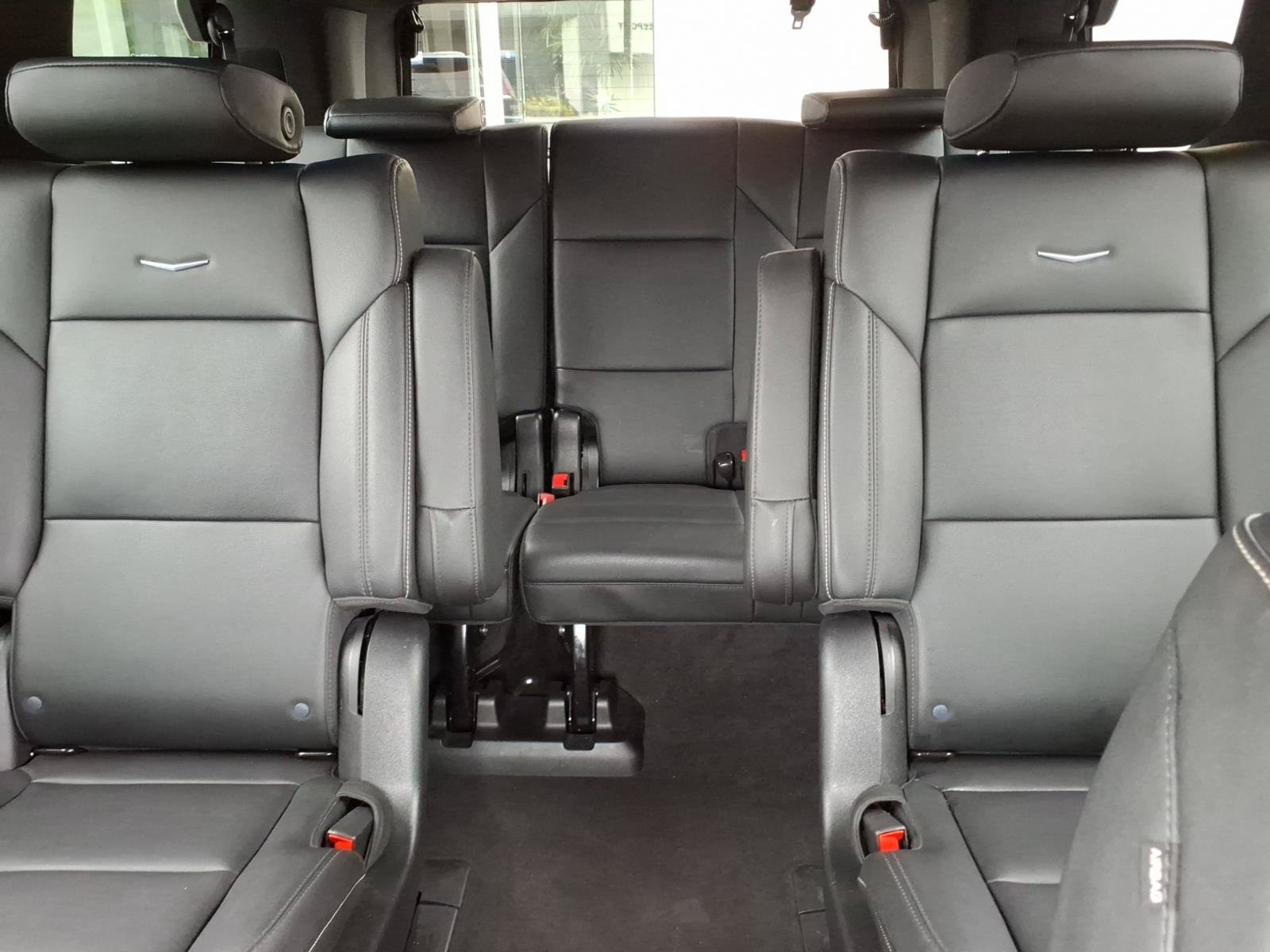 Used 2023 Cadillac Escalade Luxury AWD/4WD image 34