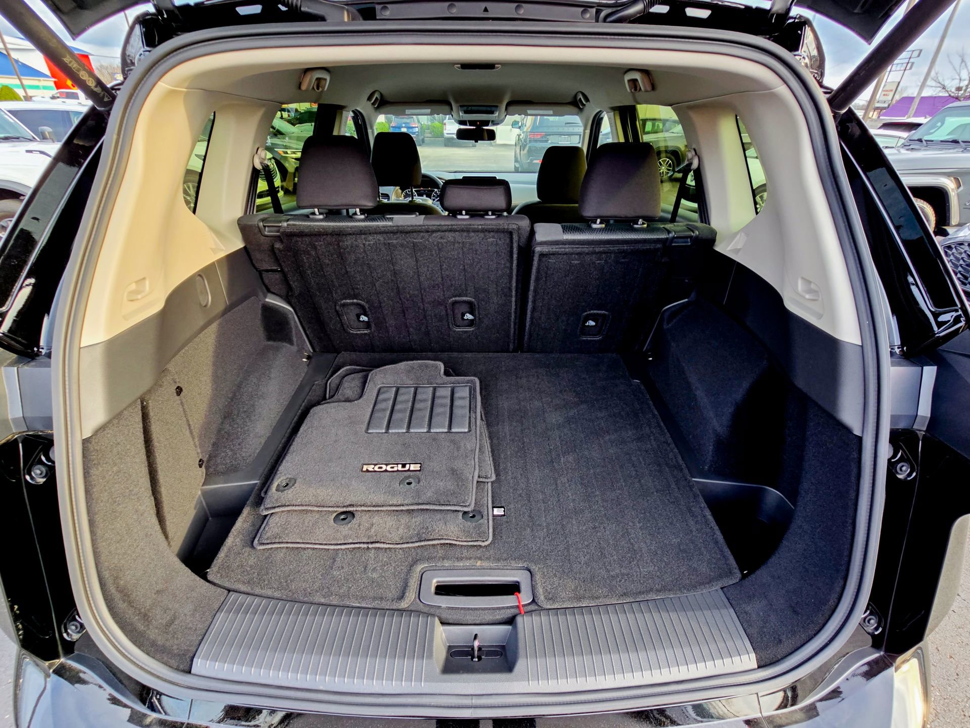 Used 2025 Nissan Rogue SV image 36