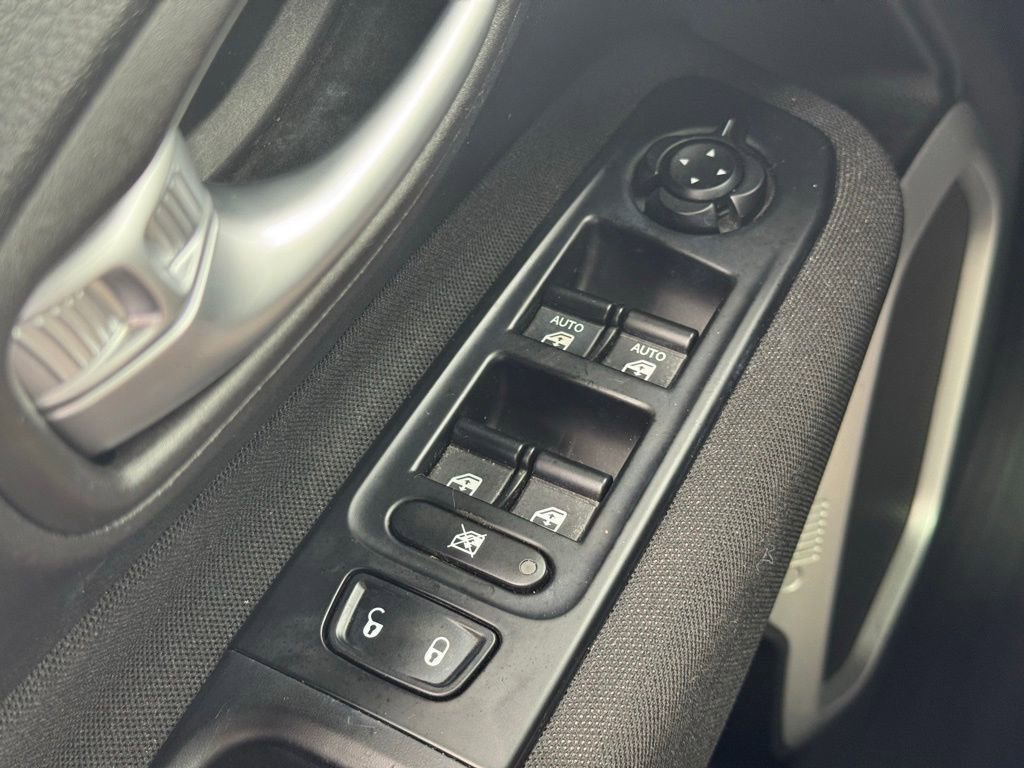 Used 2019 Jeep Renegade Latitude image 24