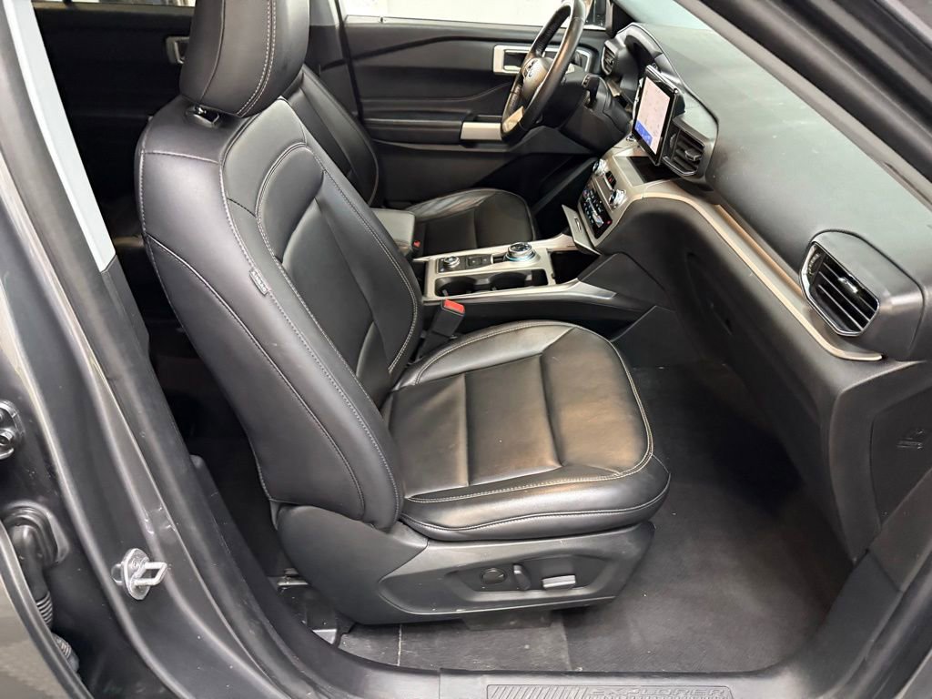 Certified 2022 Ford Explorer XLT w/ Equipment Group 202A image 47