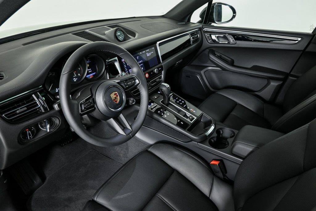 New 2026 Porsche Macan AWD/4WD image 4
