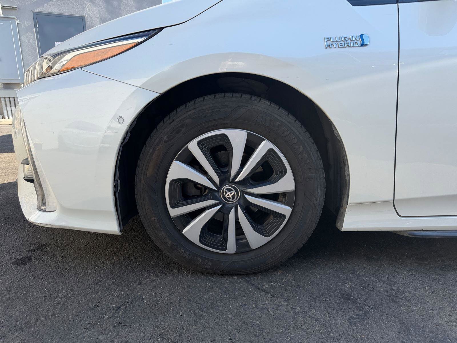 Used 2017 Toyota Prius Prime Advanced w/ Carpet Mat Package FWD image 30