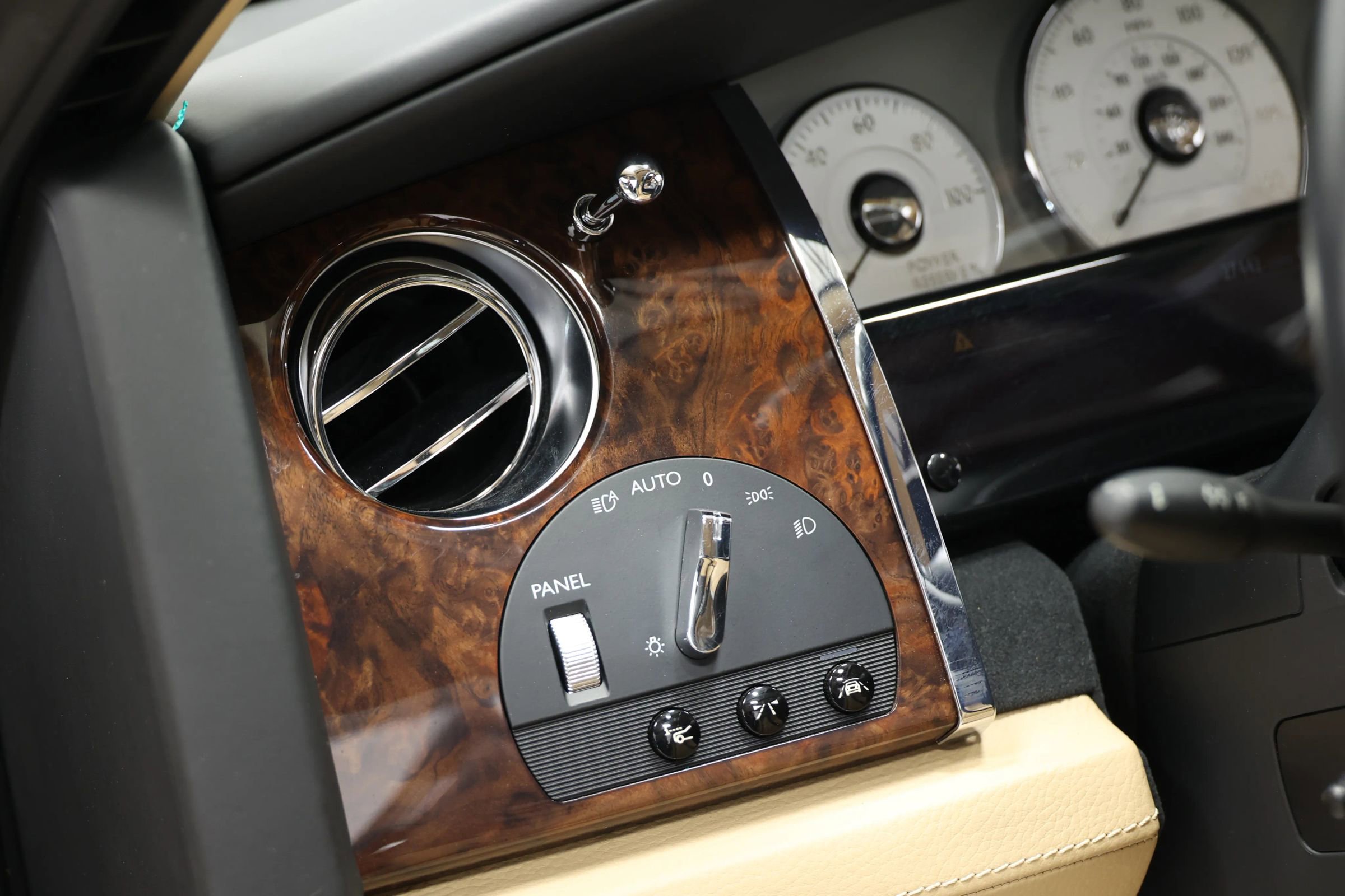 Used 2015 Rolls-Royce Ghost image 23