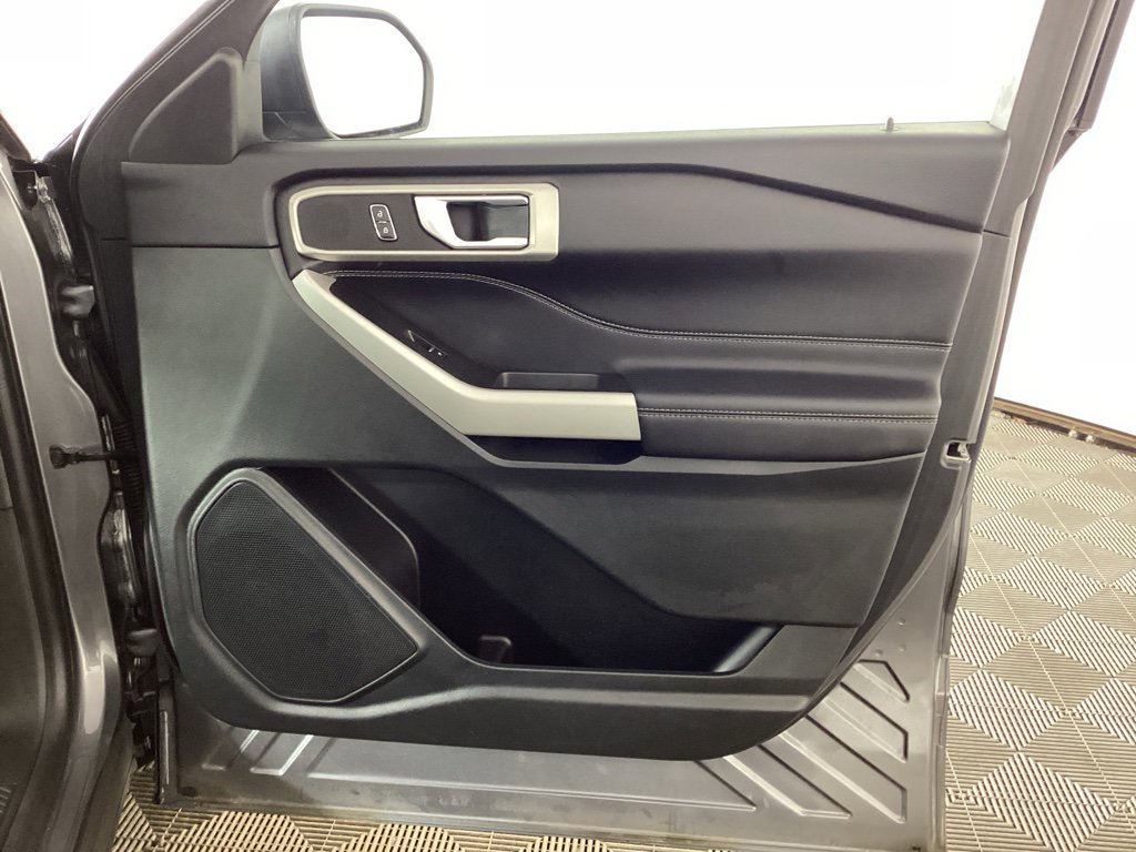 Used 2023 Ford Explorer XLT w/ Equipment Group 202A image 9