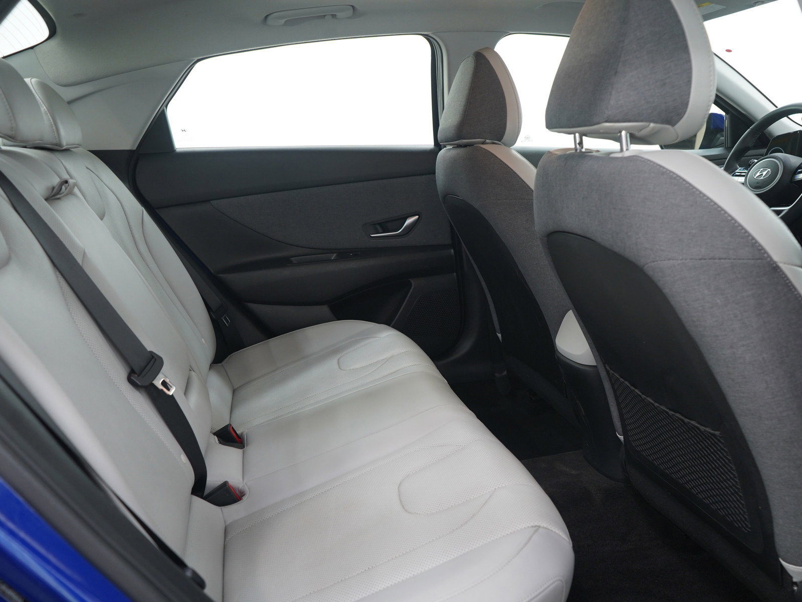 Used 2023 Hyundai Elantra Limited image 12