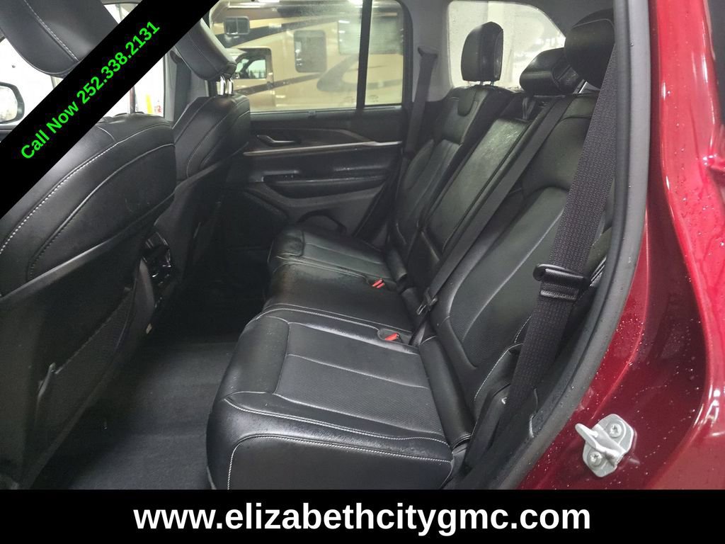 Used 2023 Jeep Grand Cherokee Limited w/ Luxury Tech Group II AWD/4WD image 5