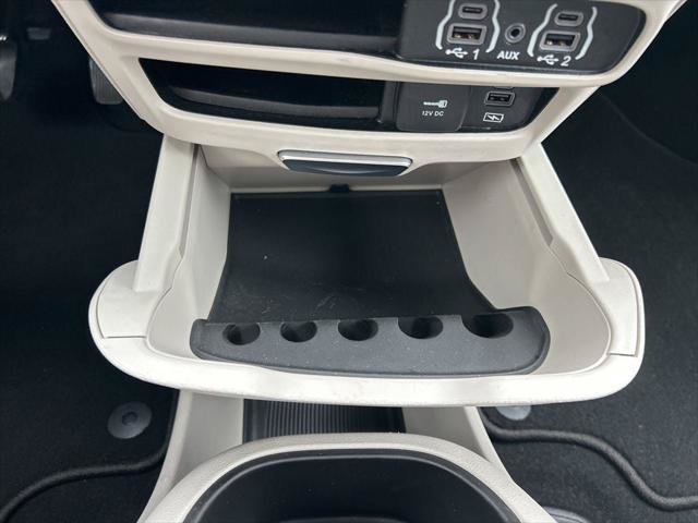 Certified 2022 Chrysler Pacifica Touring-L FWD image 37