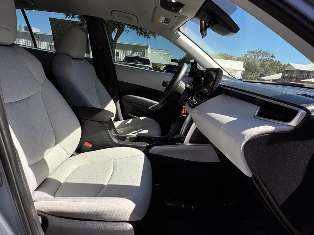 Used 2024 Toyota Corolla Cross L image 27
