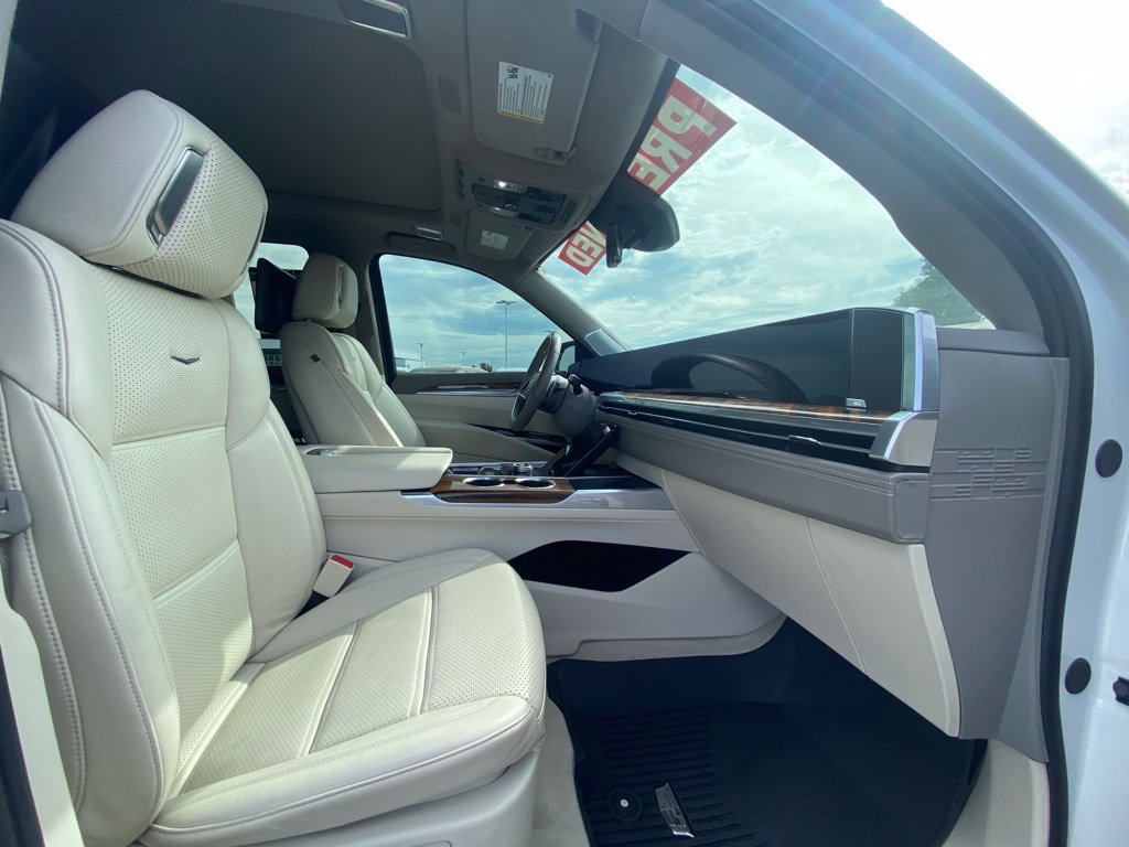 Used 2025 Cadillac Escalade Sport Platinum w/ LPO, ONYX Package AWD/4WD image 34