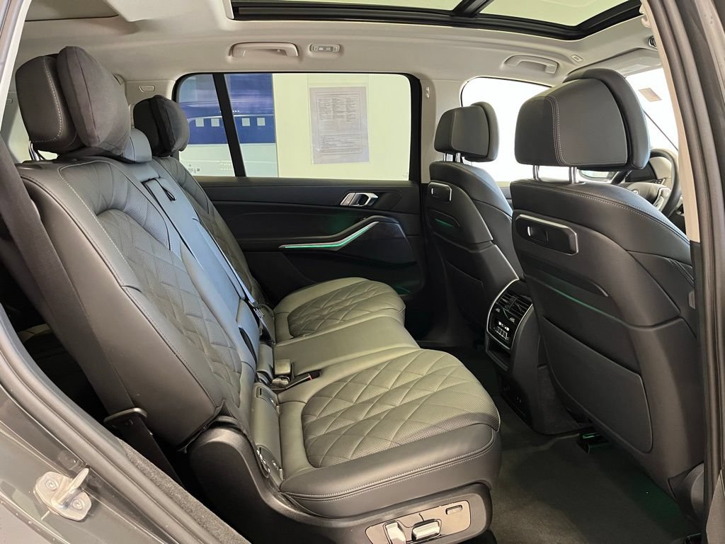 Used 2023 BMW X7 xDrive40i w/ Parking Assistance Package AWD/4WD image 31