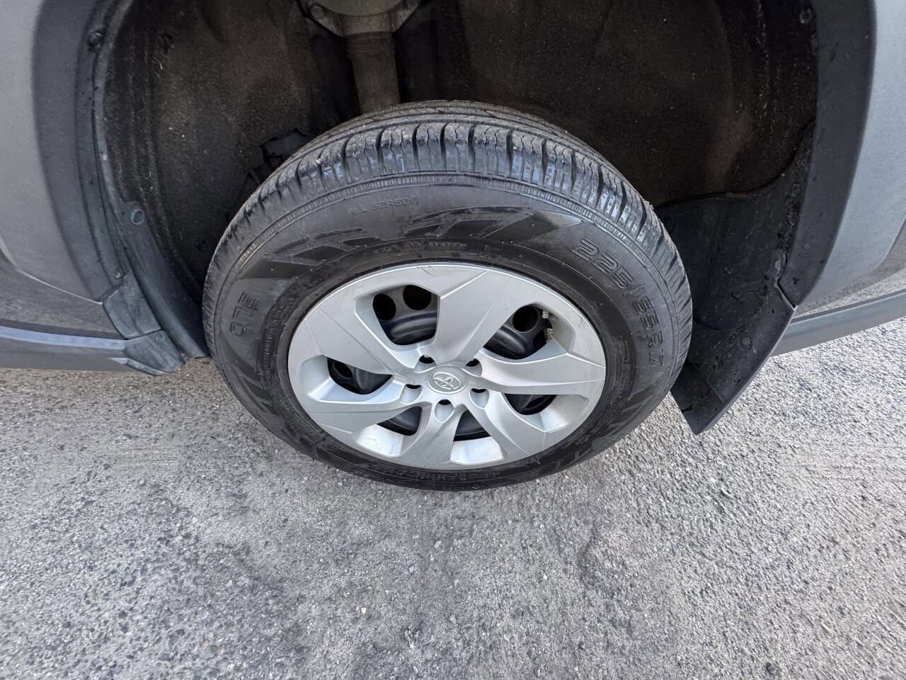 Used 2020 Toyota RAV4 LE image 38