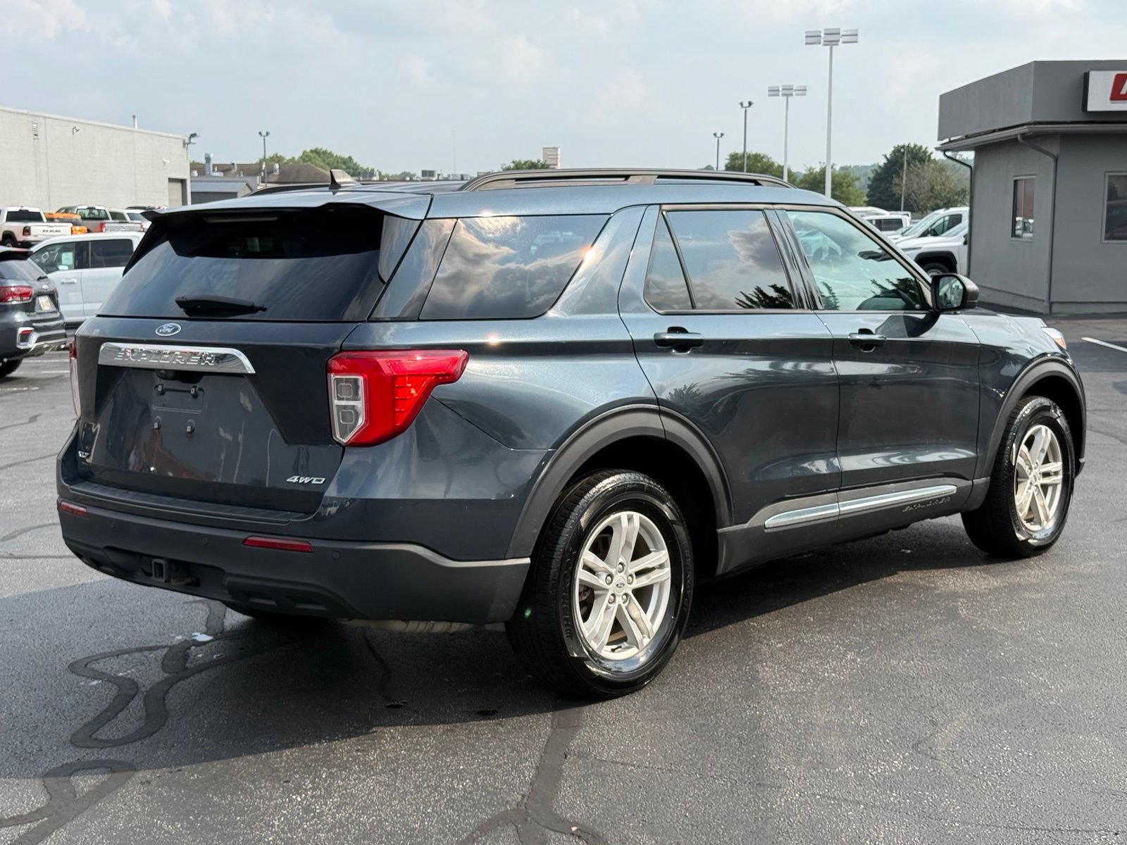 Used 2024 Ford Explorer XLT w/ Class IV Trailer Tow Package AWD/4WD image 4