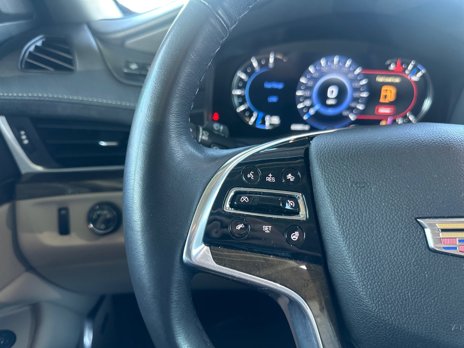 Used 2020 Cadillac Escalade Luxury AWD/4WD image 21