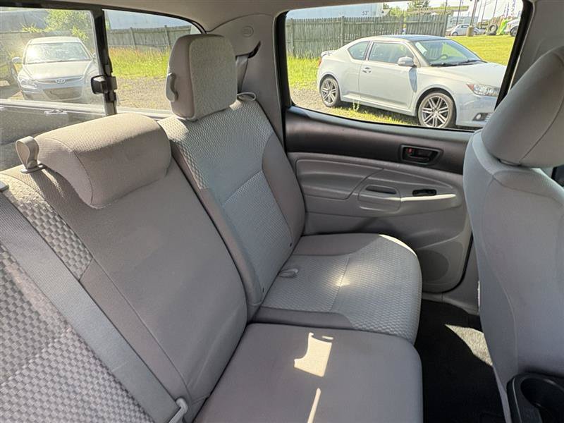 Used 2015 Toyota Tacoma 4x4 Double Cab w/ SR5 Package image 16