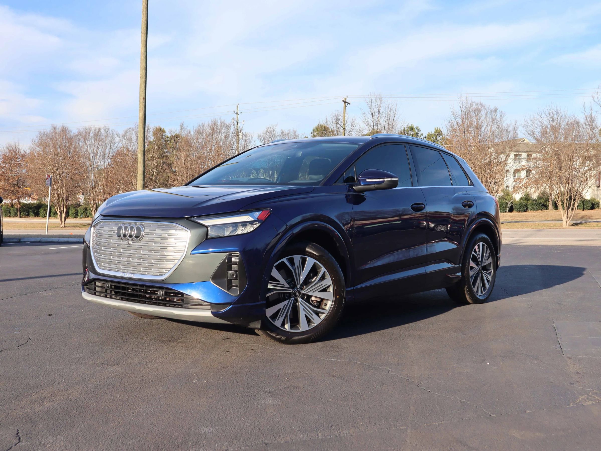 Used 2023 Audi Q4 e-tron Premium Plus w/ Premium Plus image 9