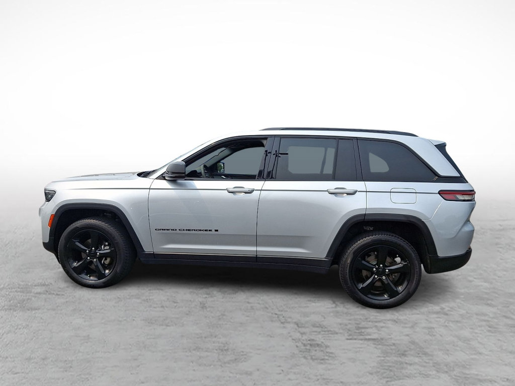 Certified 2023 Jeep Grand Cherokee Altitude AWD/4WD image 2