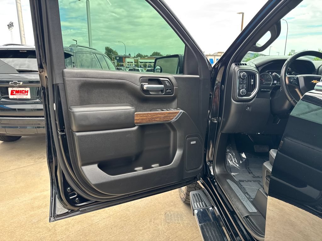 Used 2020 Chevrolet Silverado 1500 High Country w/ Technology Package AWD/4WD image 10