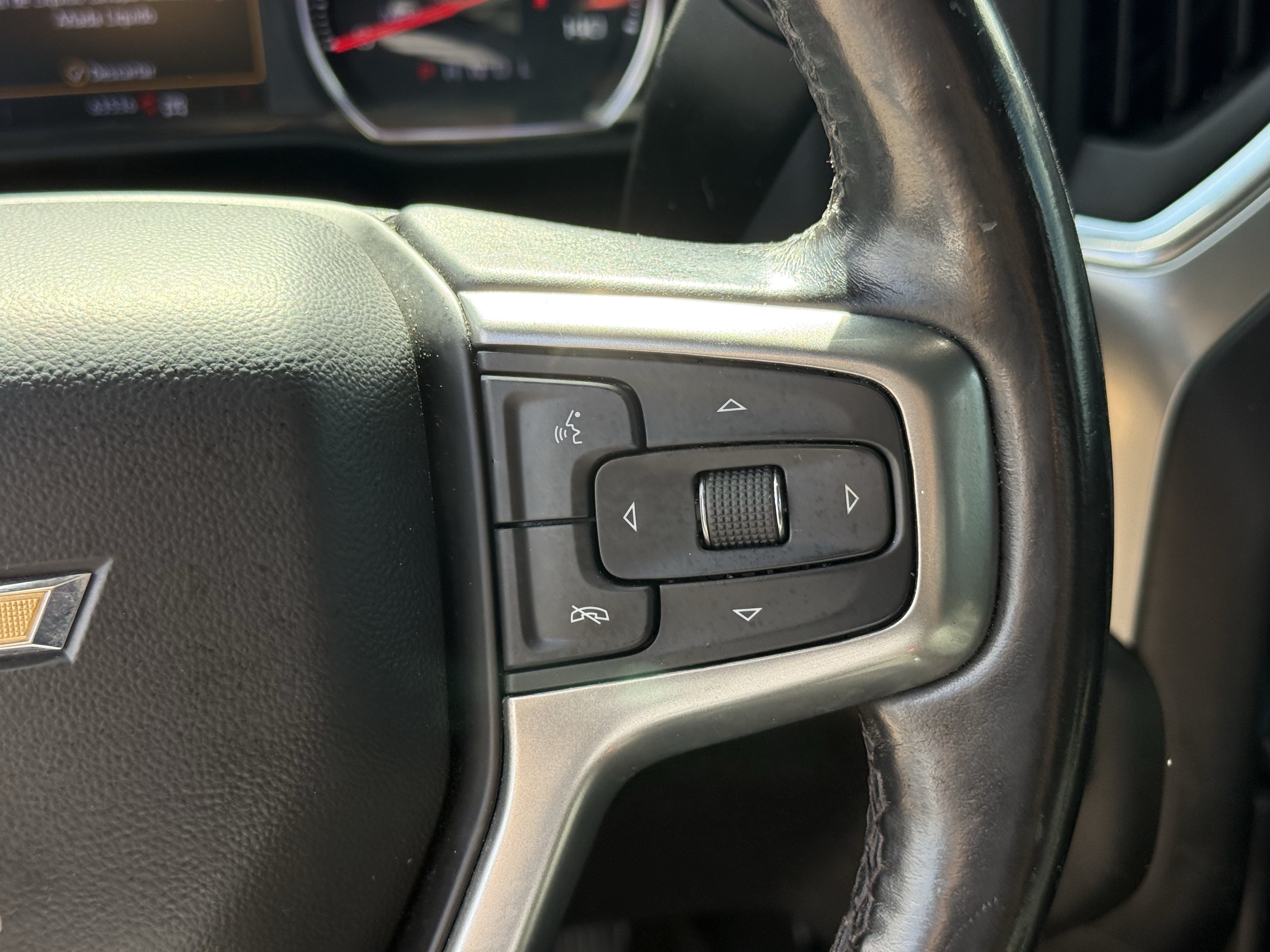 Used 2022 Chevrolet Silverado 1500 LT AWD/4WD image 17