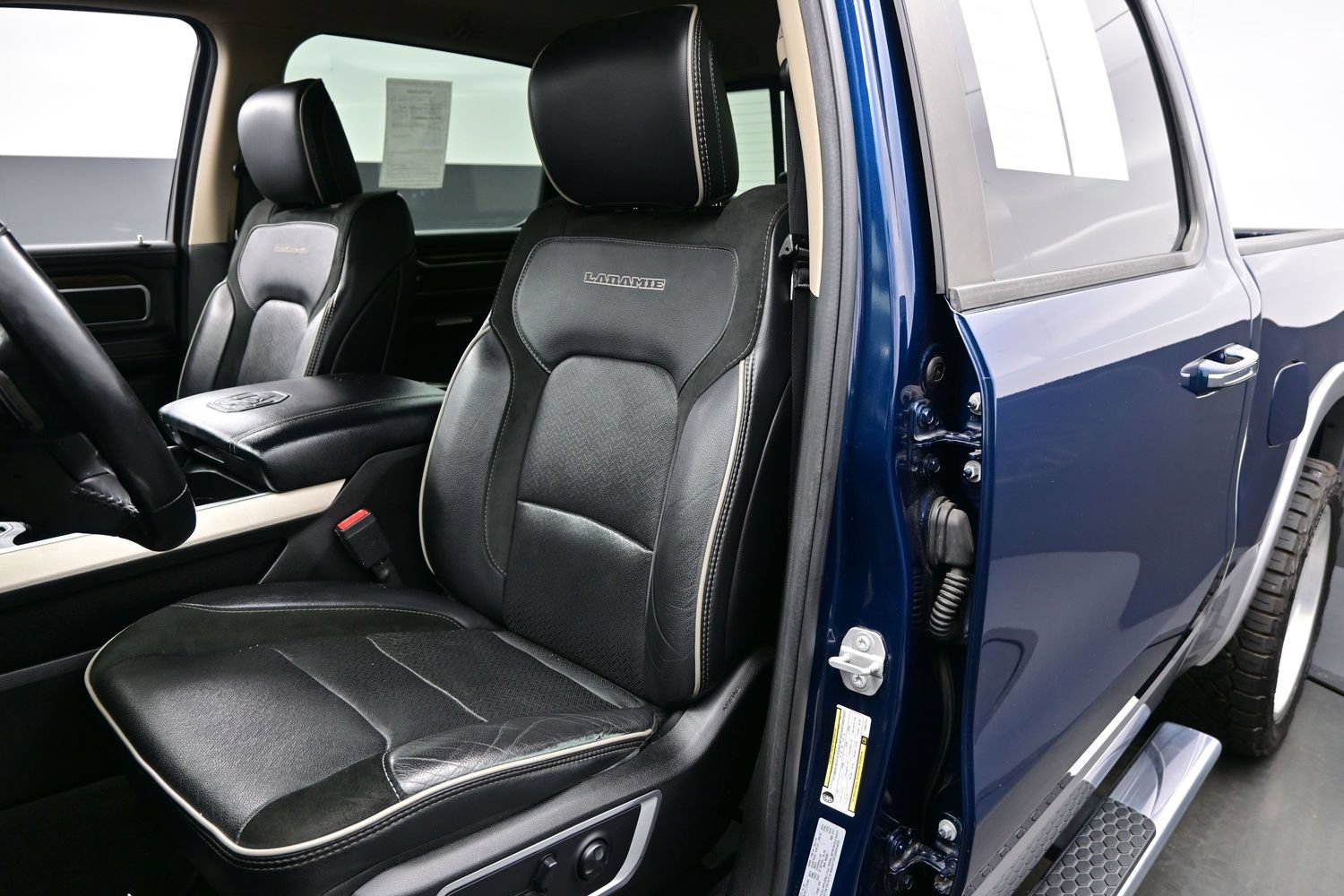 Used 2020 RAM 1500 Laramie AWD/4WD image 15