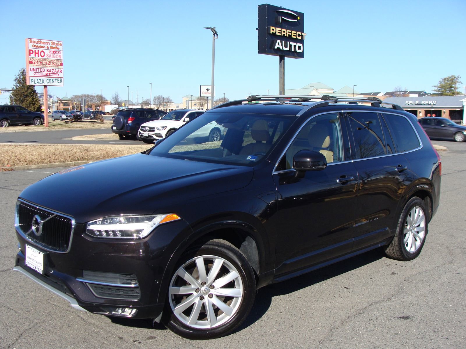Used 2016 Volvo XC90 T6 Momentum w/ Momentum Plus Package image 3