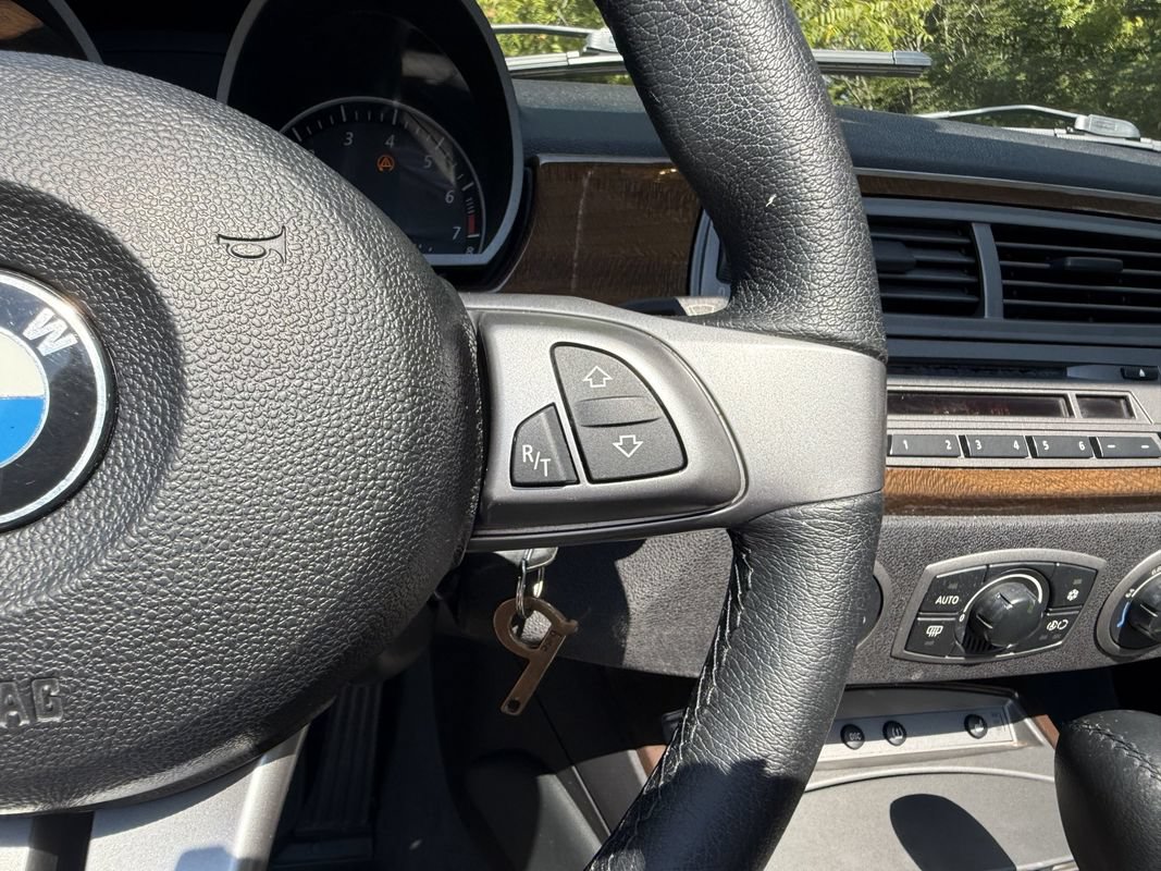 Used 2004 BMW Z4 2.5i RWD image 23