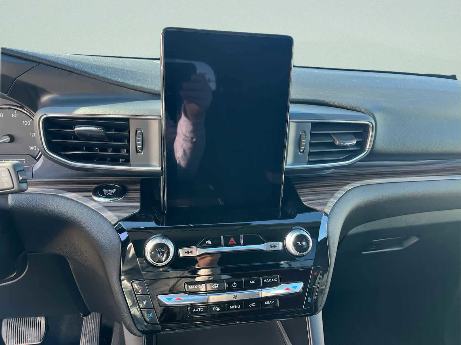 Used 2023 Ford Explorer Limited w/ Limited Technology Package image 25