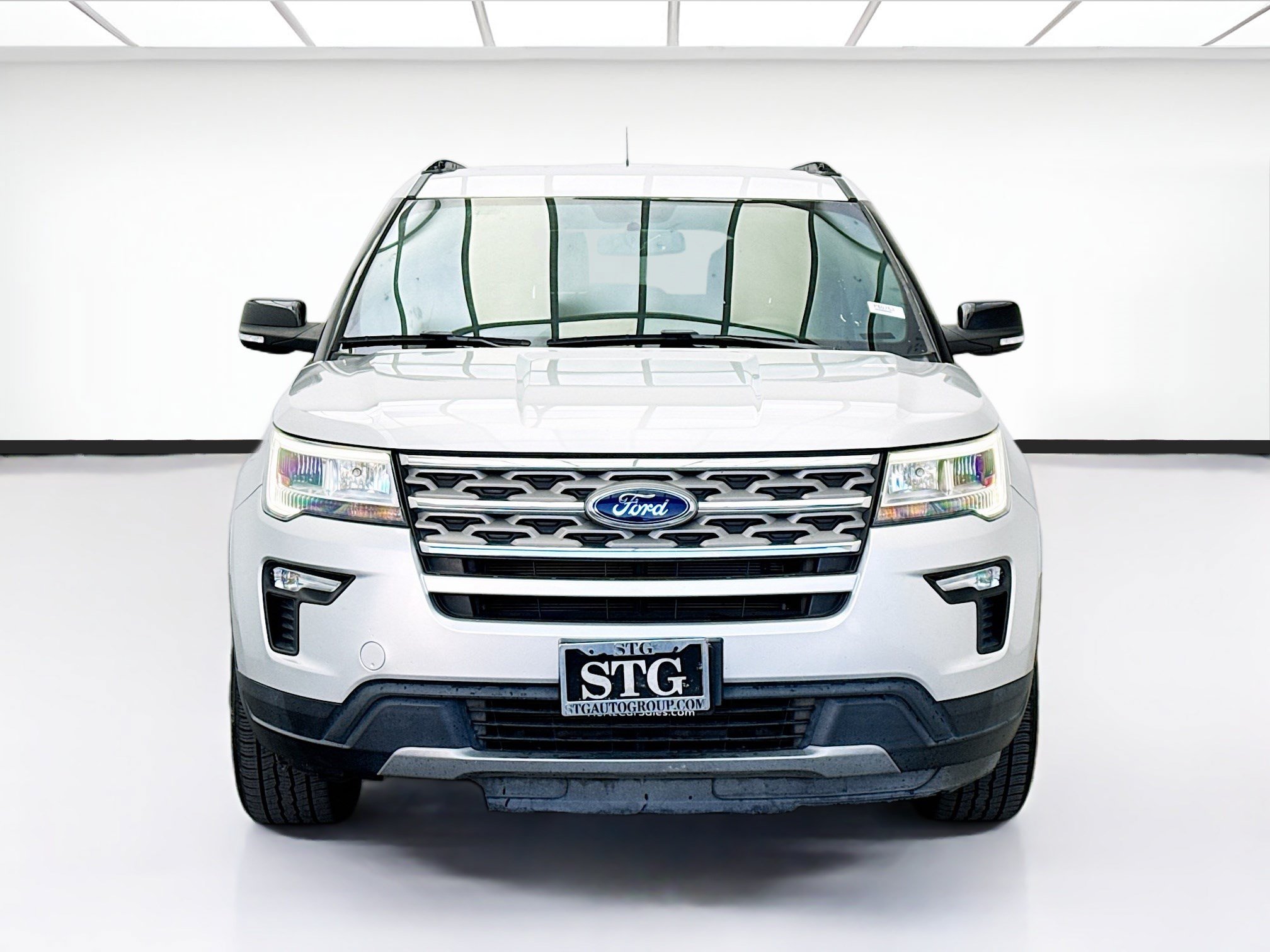 Used 2018 Ford Explorer XLT w/ Equipment Group 201A AWD/4WD image 2