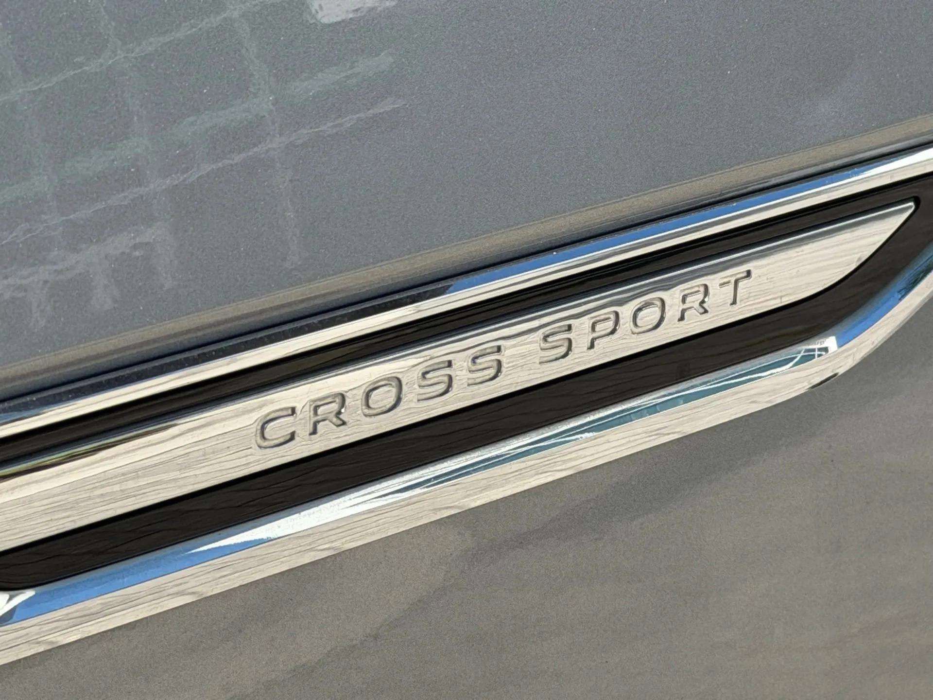 Used 2021 Volkswagen Atlas Cross Sport SE image 35