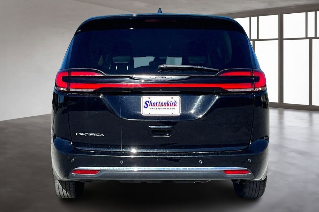 Used 2024 Chrysler Pacifica Touring-L image 5