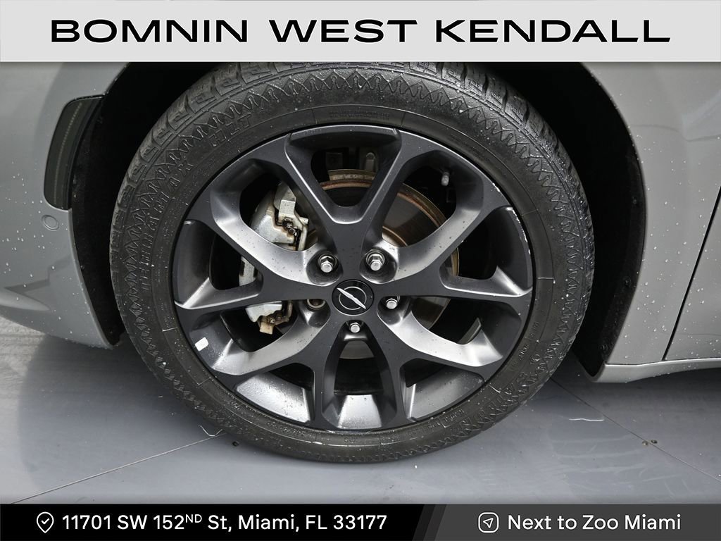 Used 2022 Chrysler Pacifica Limited w/ S Appearance Package image 9