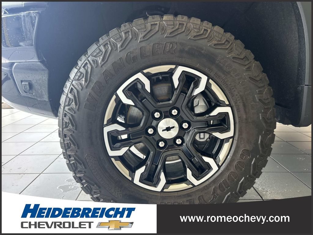 Used 2024 Chevrolet Silverado 1500 ZR2 w/ Technology Package AWD/4WD image 7