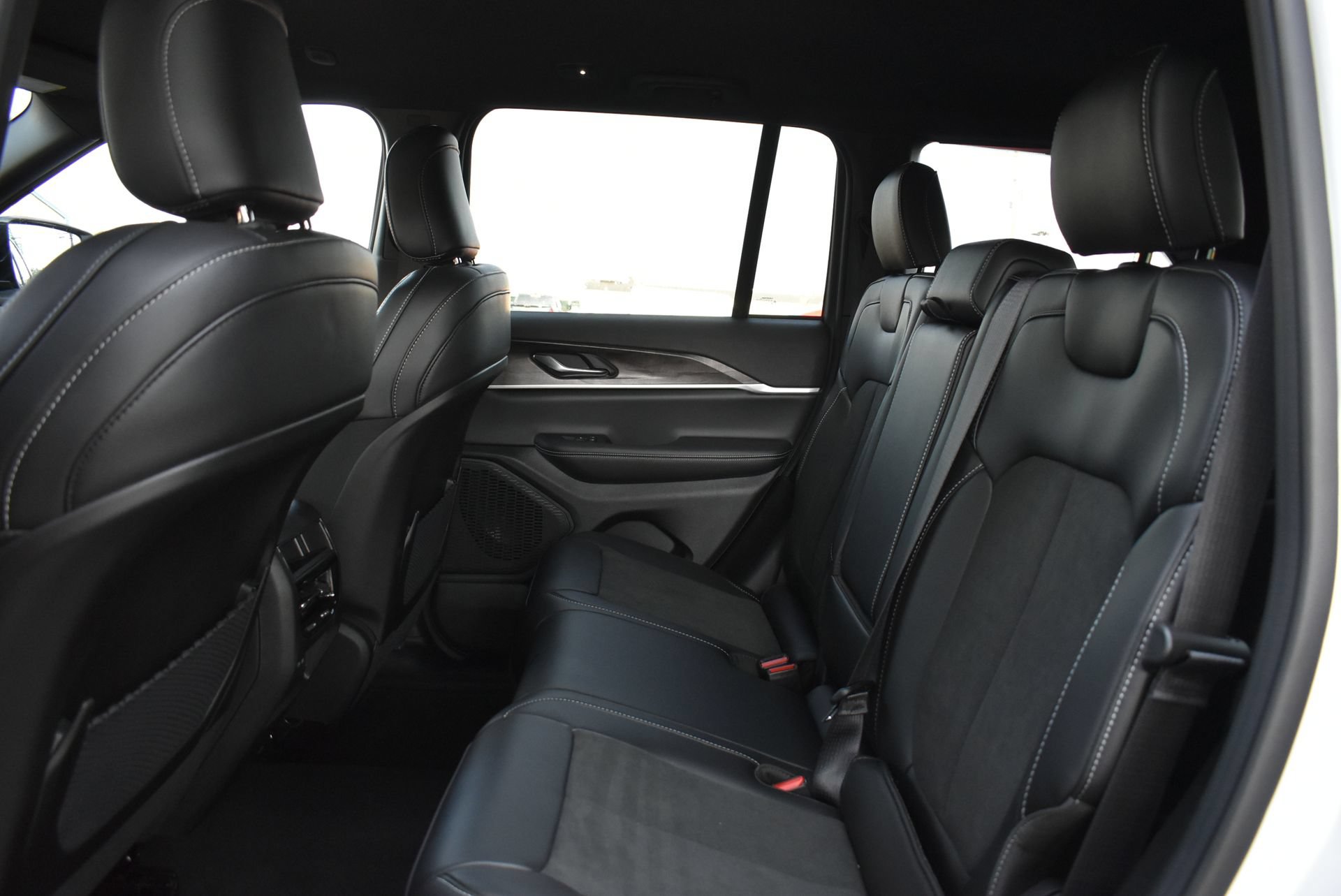 New 2027 Jeep Grand Cherokee 4WD image 16