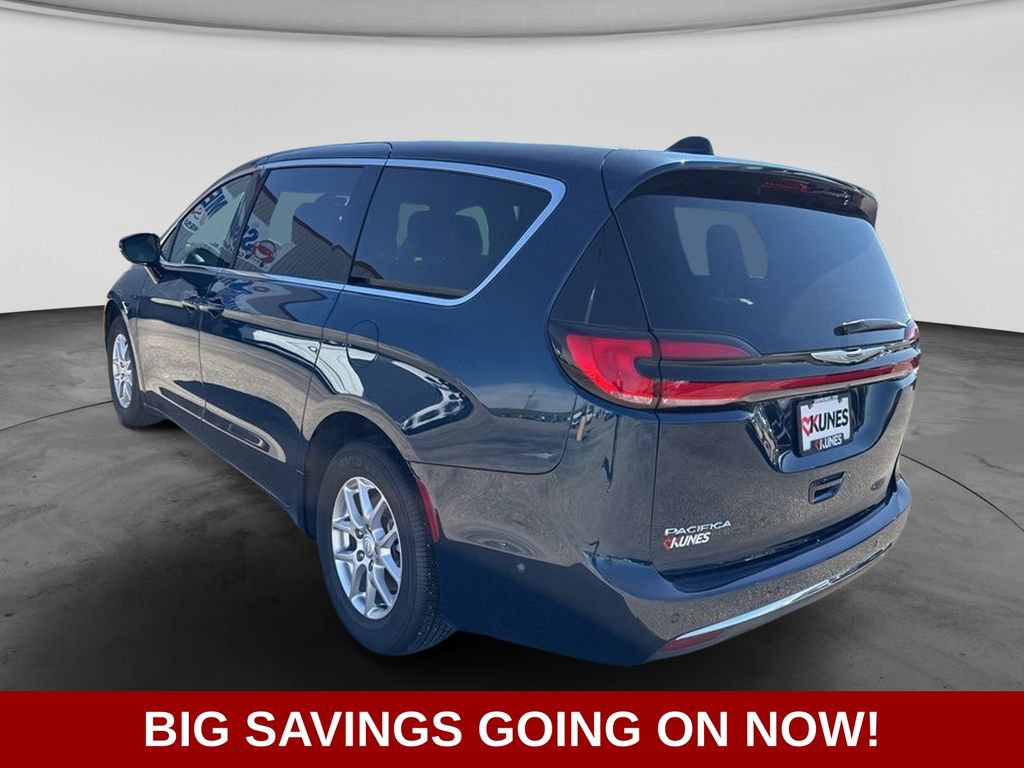 New 2025 Chrysler Pacifica Select FWD image 7