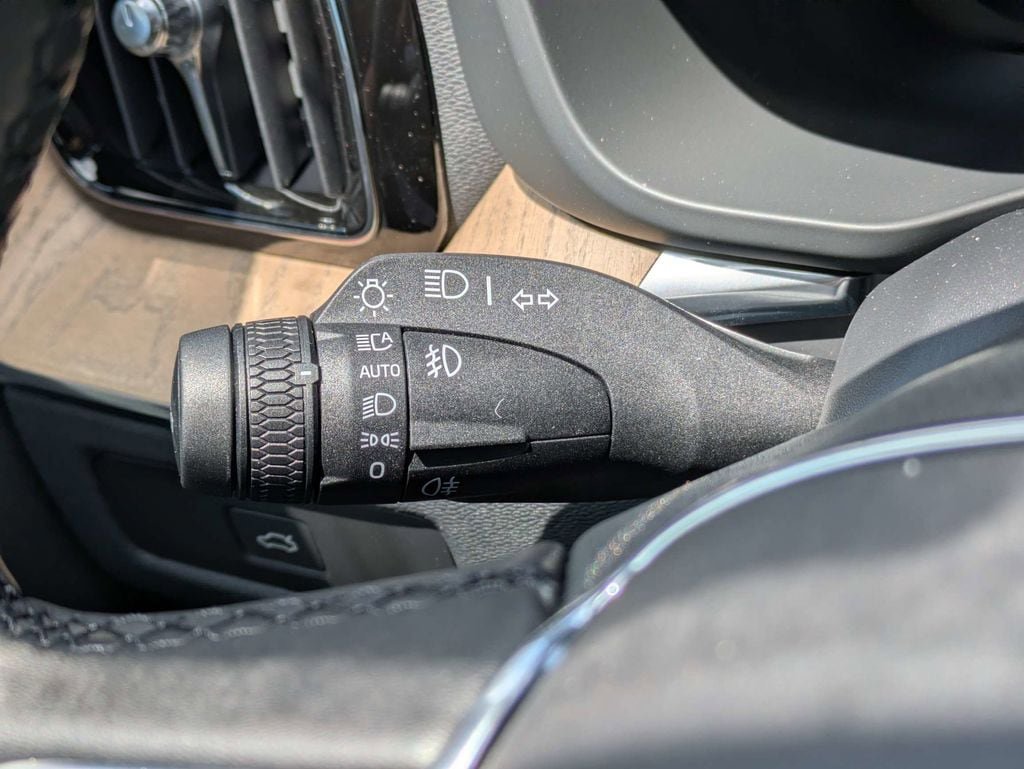 New 2026 Volvo XC60 B5 Core AWD/4WD image 33