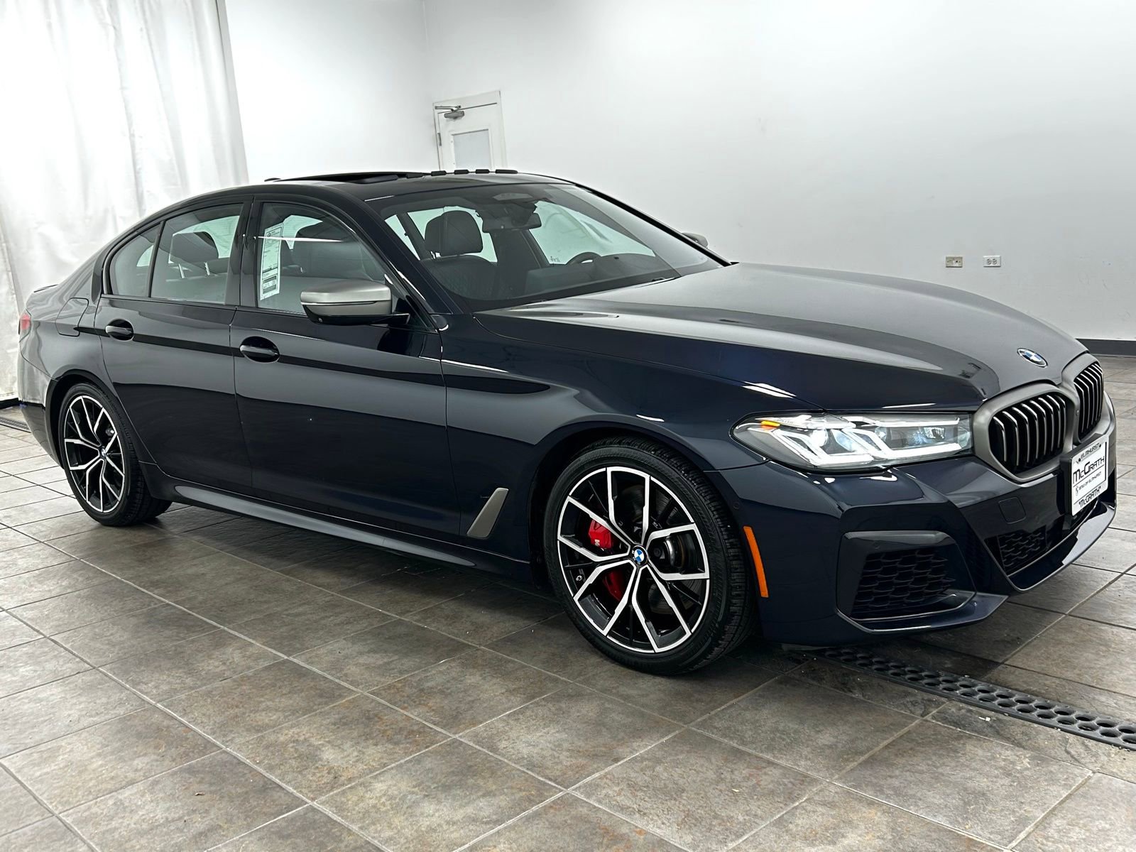 Used 2021 BMW M550i xDrive w/ Executive Package image 6