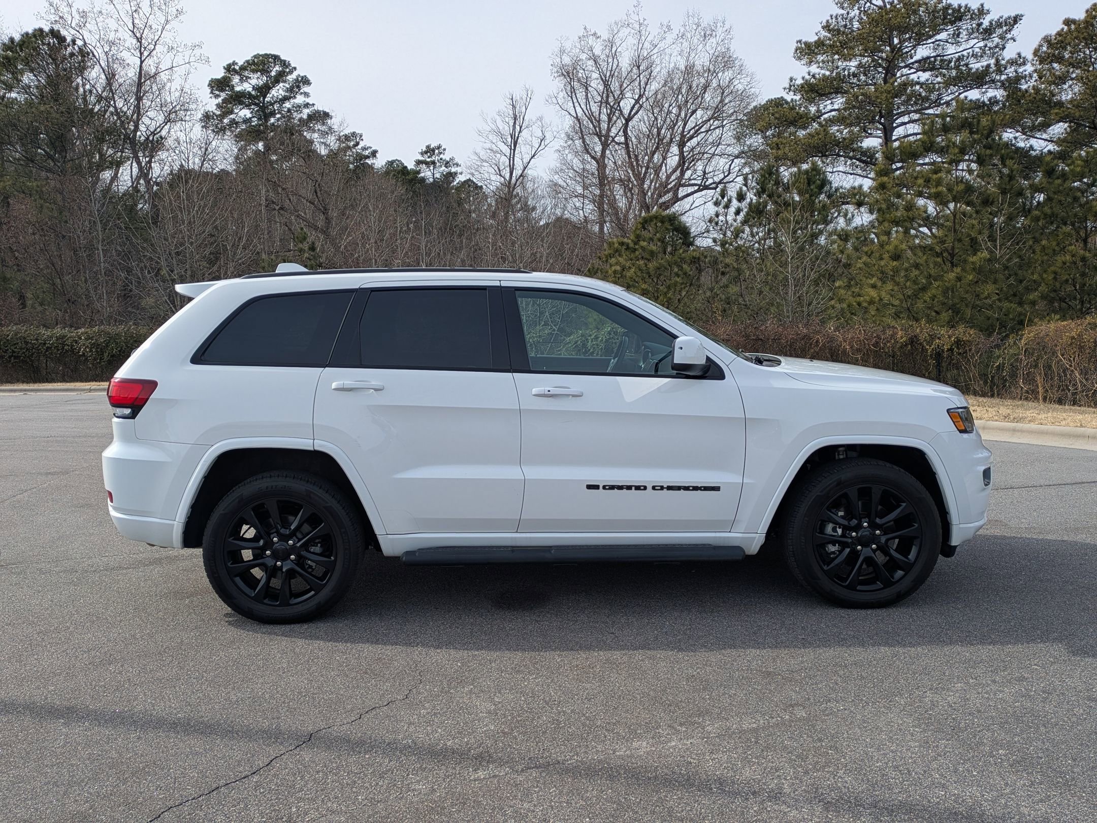 Used 2022 Jeep Grand Cherokee Laredo X image 4