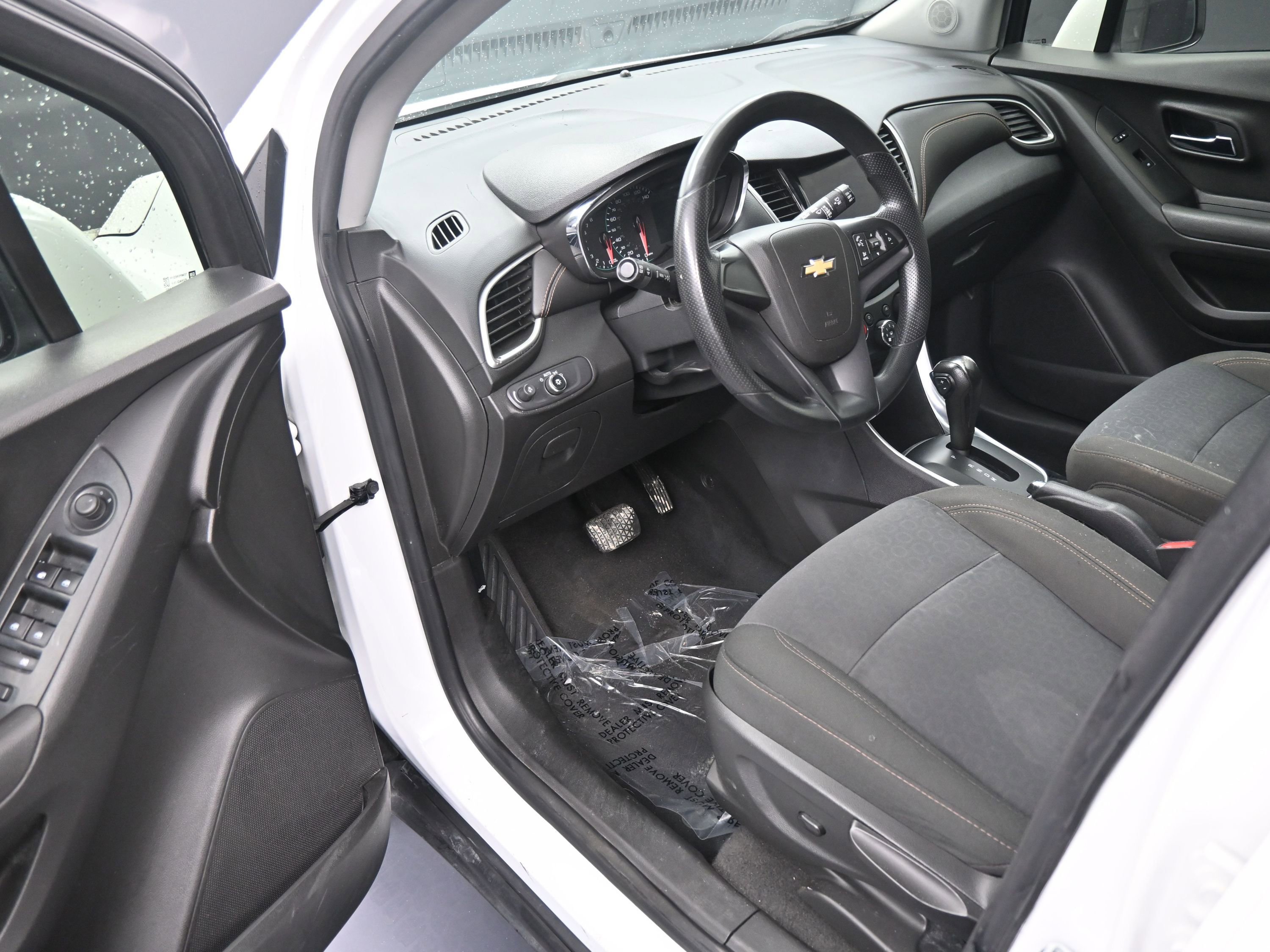 Used 2020 Chevrolet Trax LS image 12