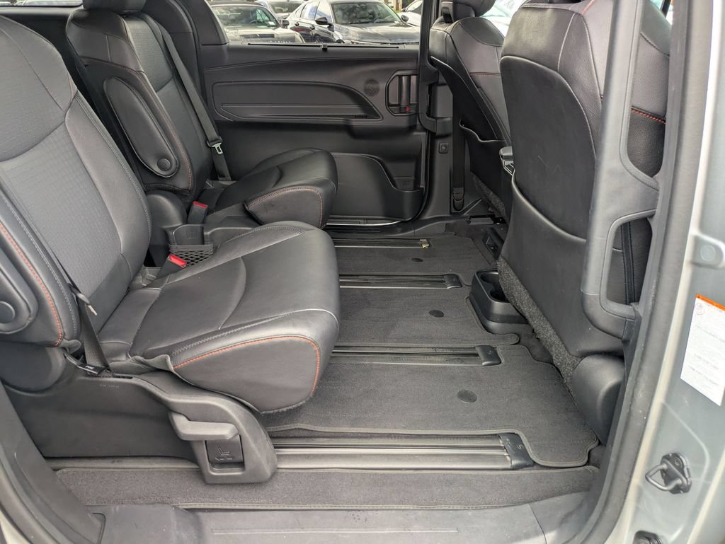 Used 2024 Toyota Sienna XSE FWD image 22