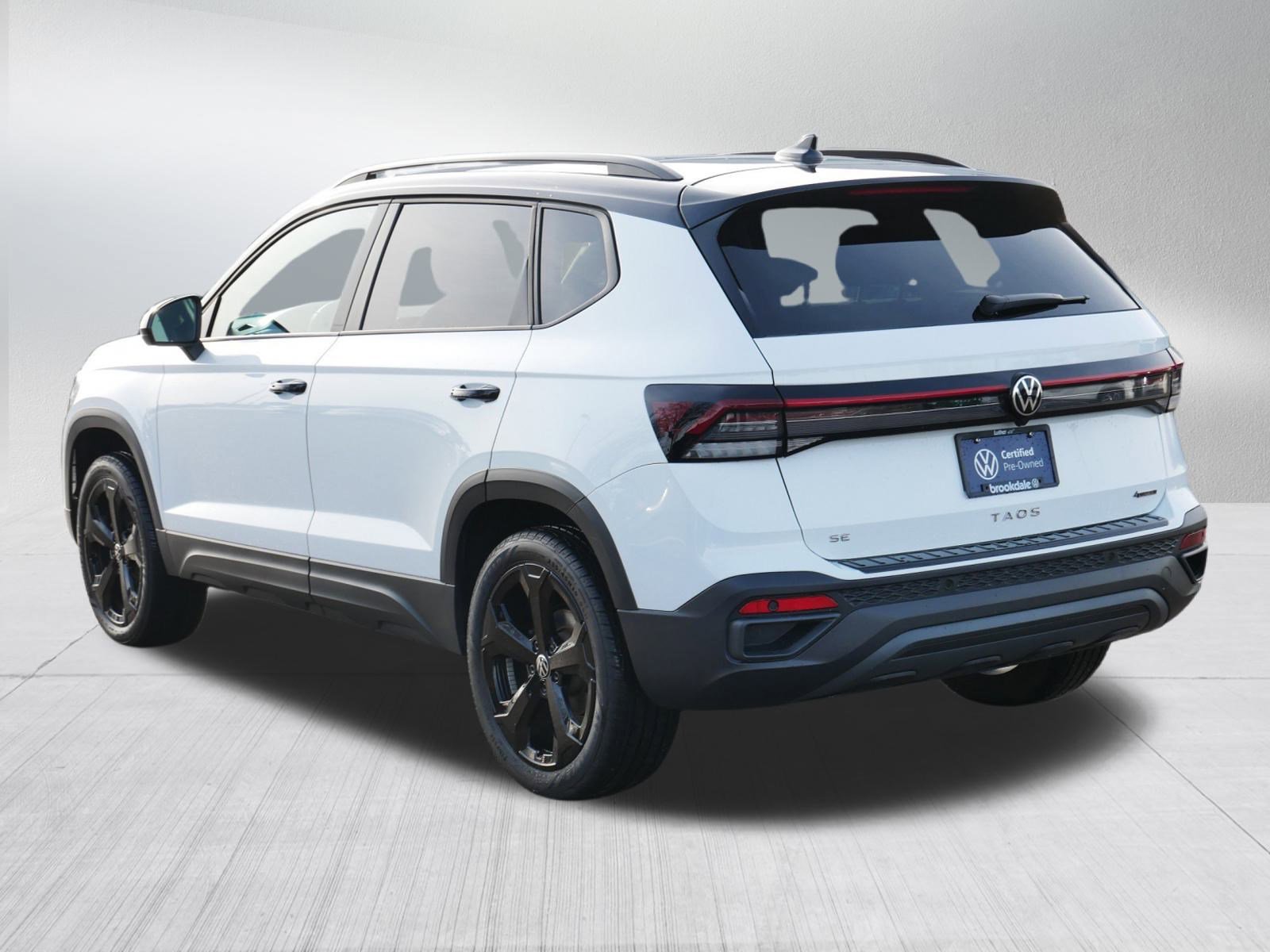 Certified 2025 Volkswagen Taos SE image 5