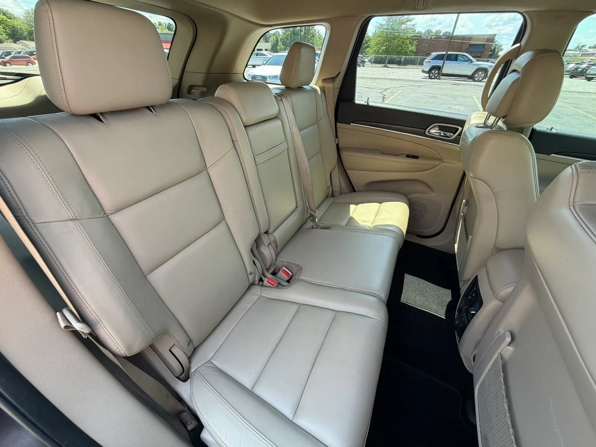 Used 2020 Jeep Grand Cherokee Limited AWD/4WD image 32