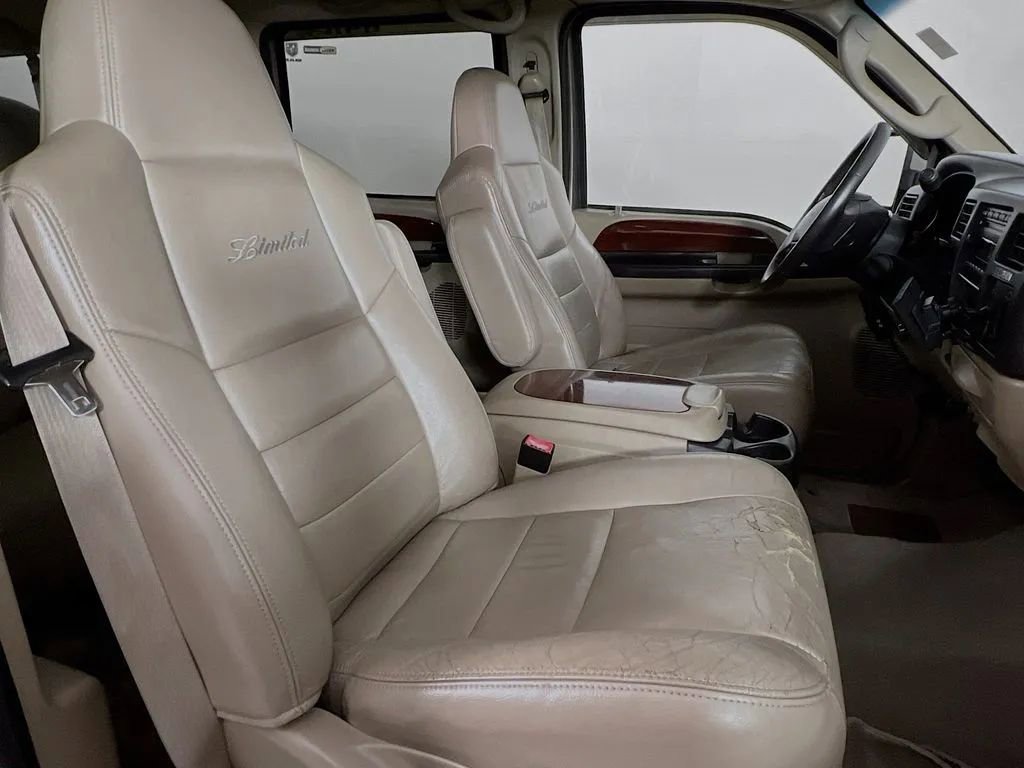 Used 2005 Ford Excursion Limited image 28